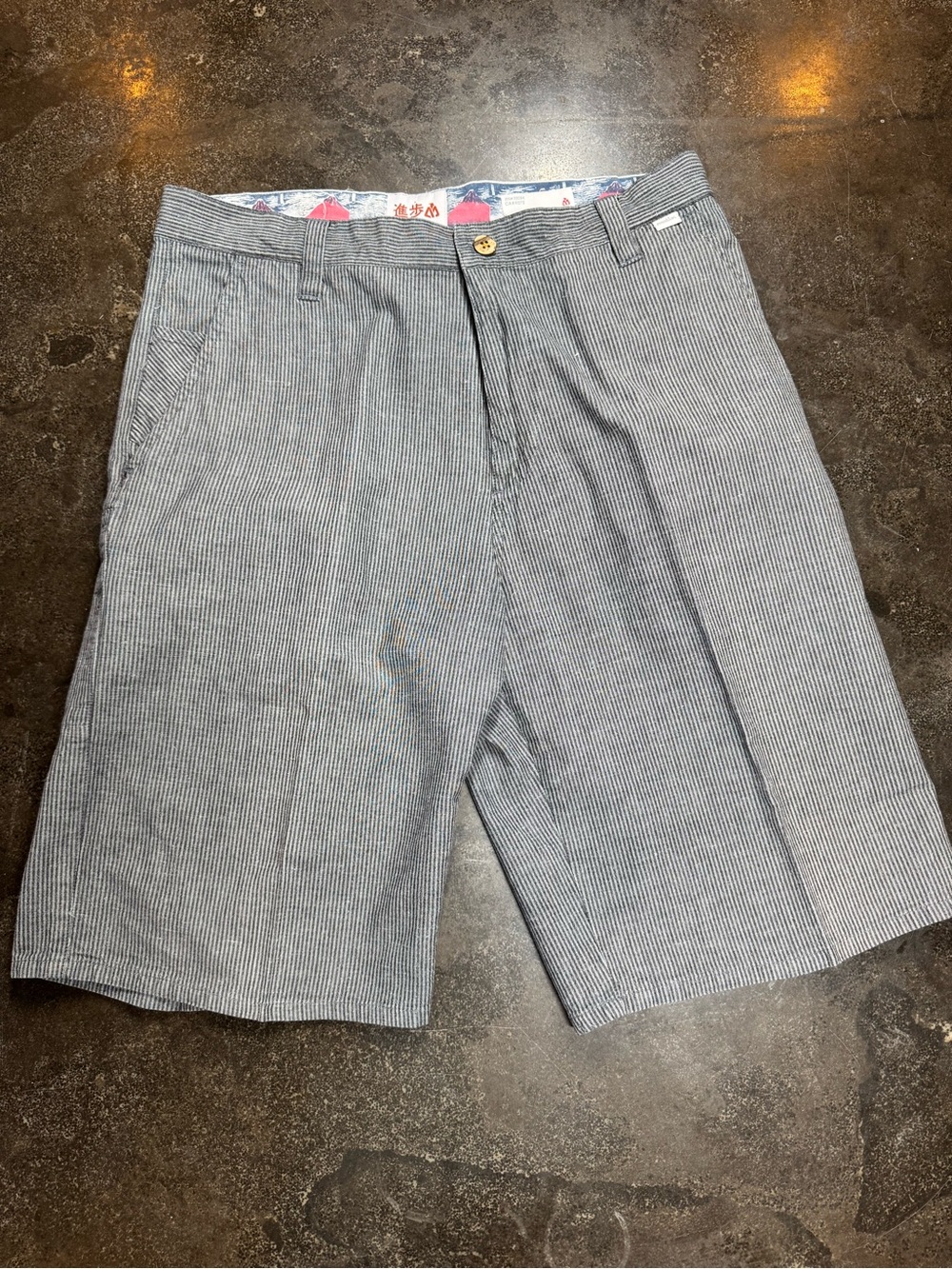 Matix Gray and White Pinstripe Flat Front Shorts Men’s SZ 32